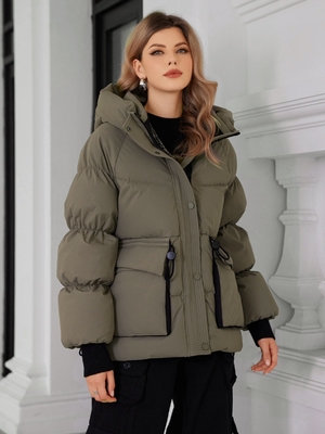 Vrouwen Casual Style jas met heldere kleuren en mooie lengte wasbaar in de machine